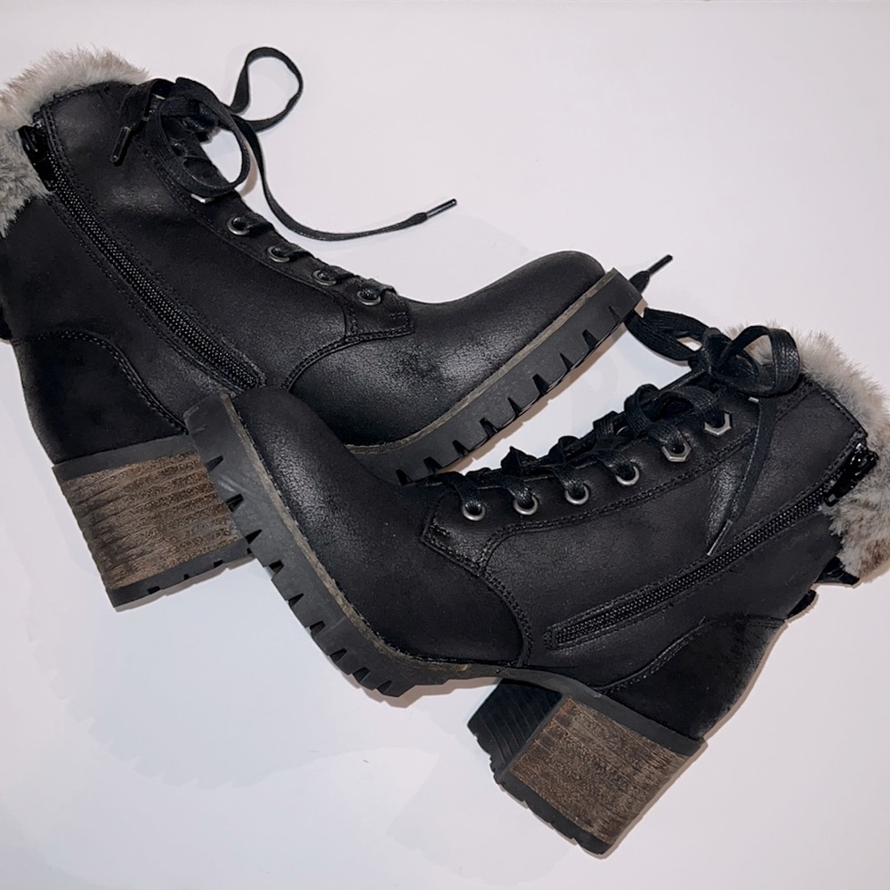 STEVE MADDEN COMFORT BOOT